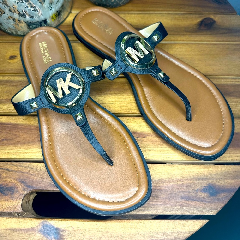 MICHAEL KORS AUBREY FAUX T-STRAP SANDALS SIZE 9